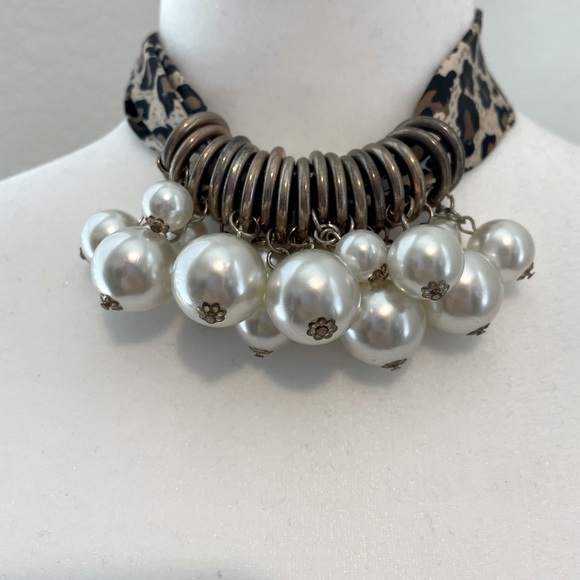 Leopard/Pearl Necklace - Picture 1 of 3